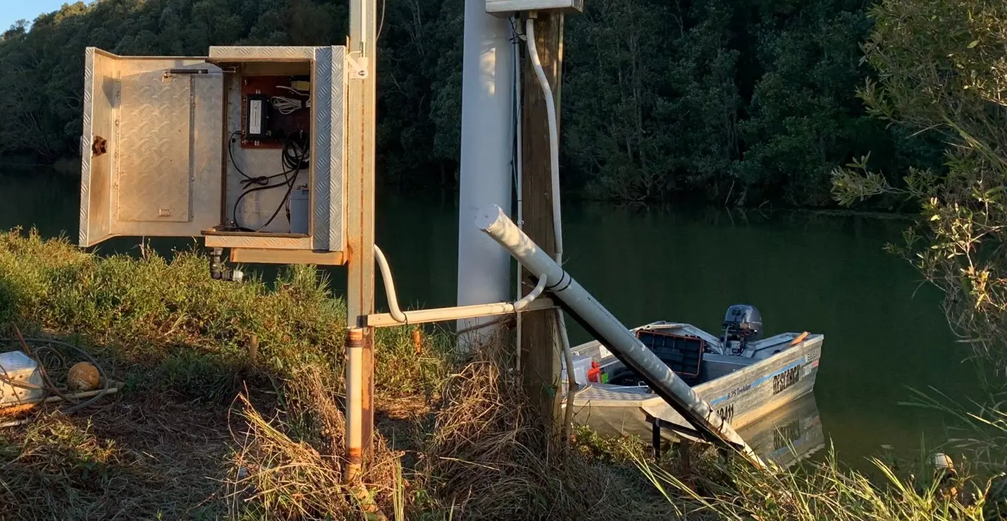 Connected river water-quality monitoring installation